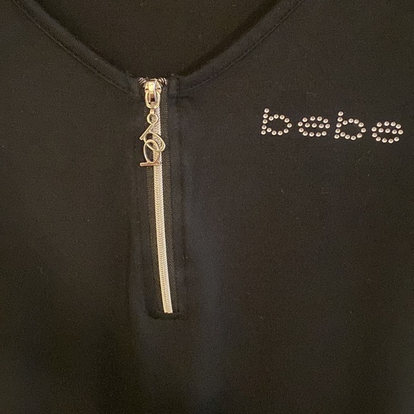 Bebe Black Short Sleeve Tee Crystal Logo 1/4 Zip Size Small - Picture 3 of 4